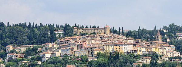 Peut-on trouver une maison de vacances en Provence avec des cours de fabrication de savon et des visites de lavanderaies?